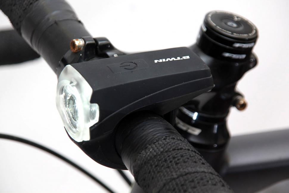 Review BTwin Vioo front light road.cc